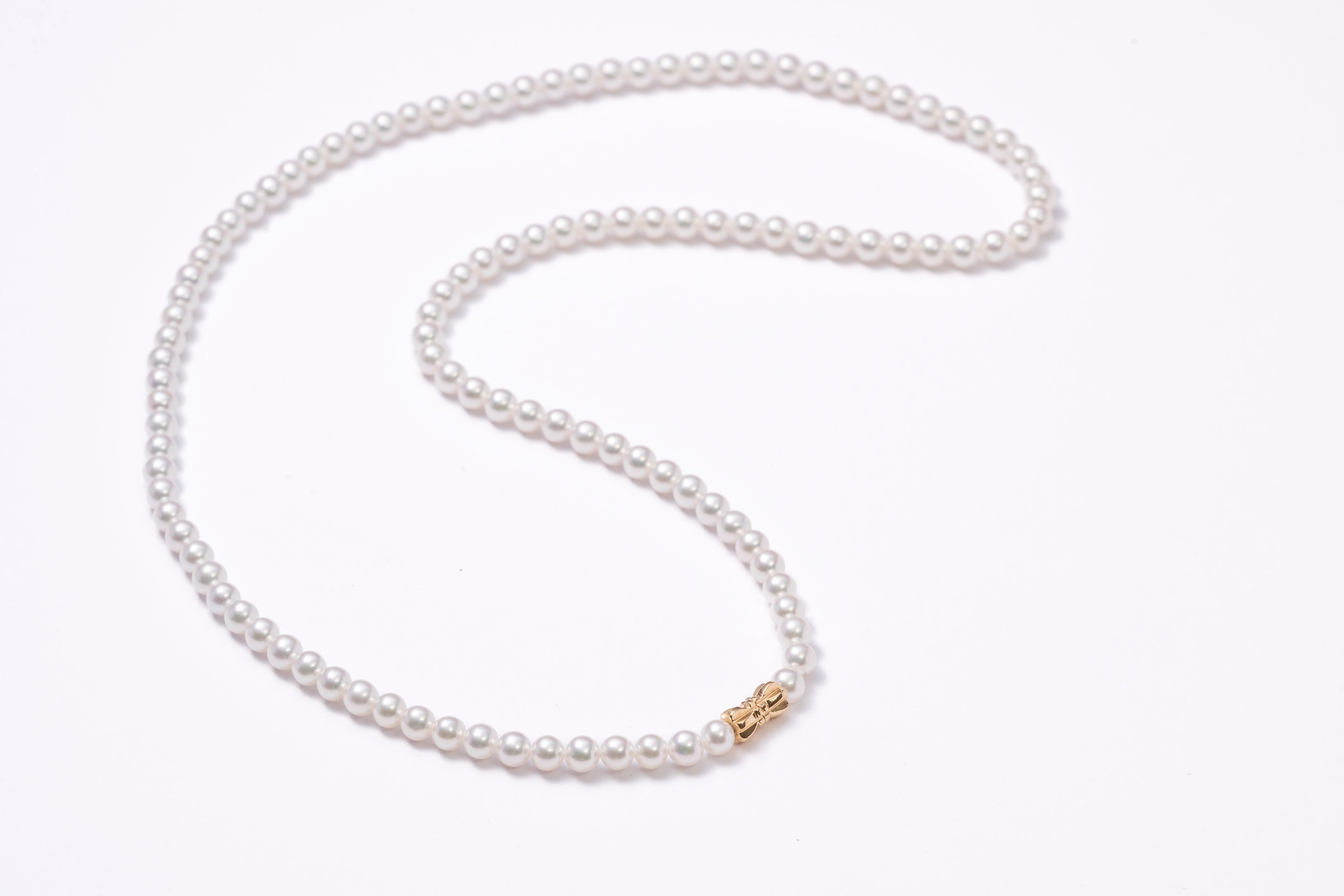 Perlore Lustrous 3-4mm AAA Freshwater Pearl Strand Necklace – 40cm Choker with 18k Yellow Gold Bowknot Box Clasp