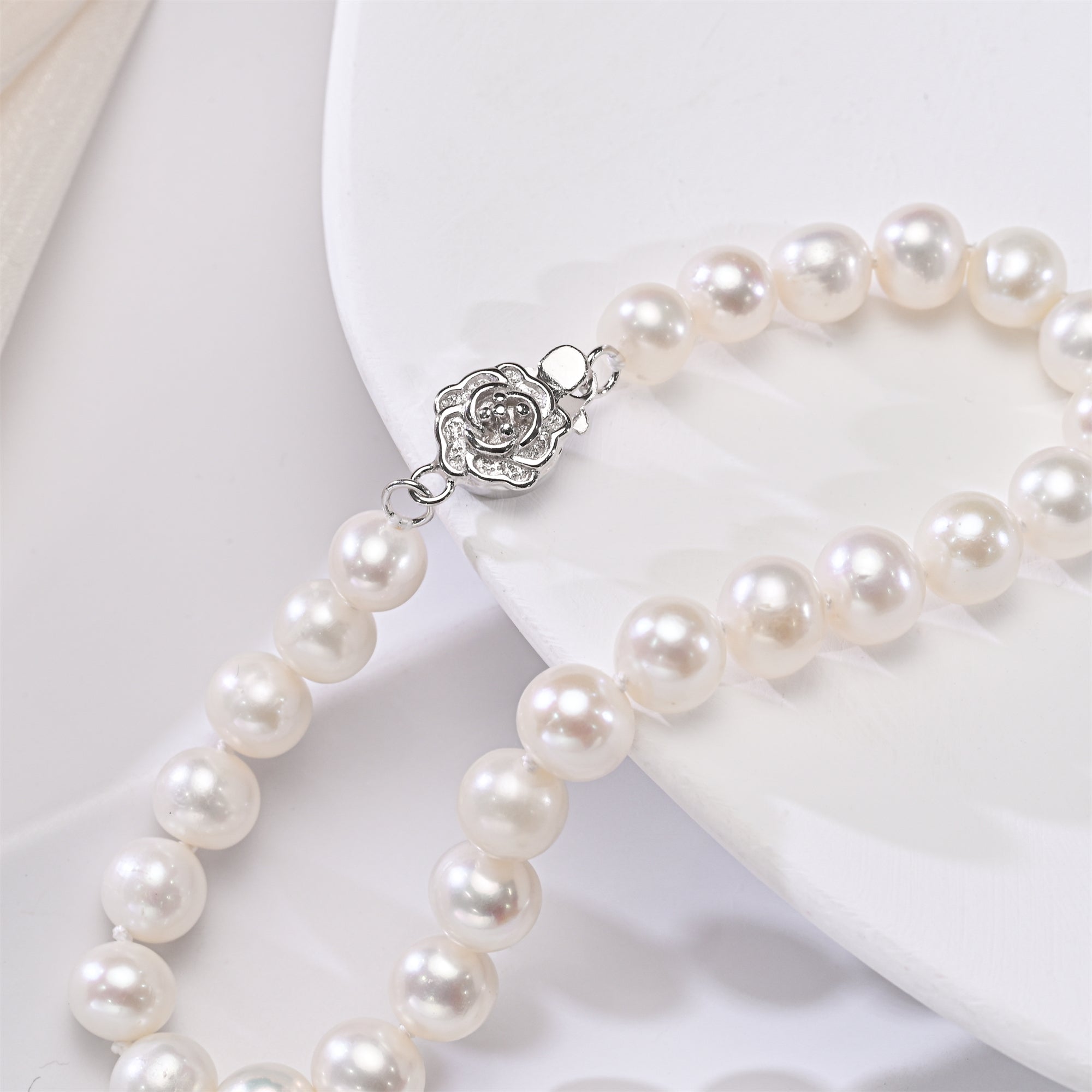 Perlore 7-8mm AA Near-Round Freshwater Pearl Bracelet