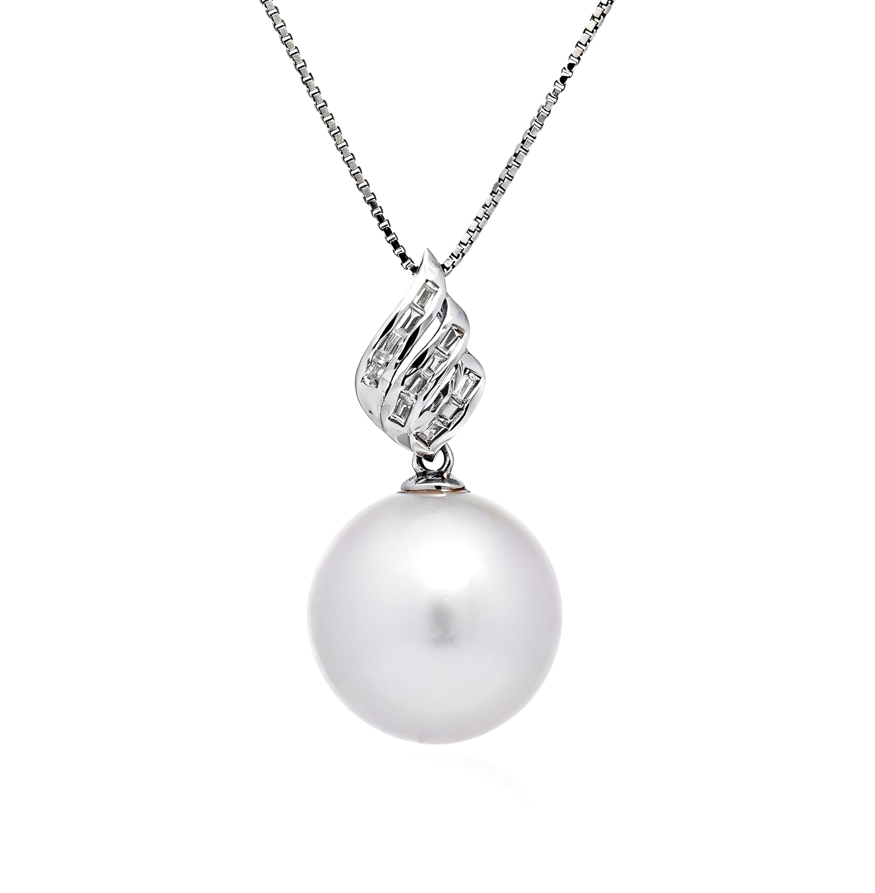 Guild Magnificent Venus 13mm Round South Sea Pearl Pendant Necklace