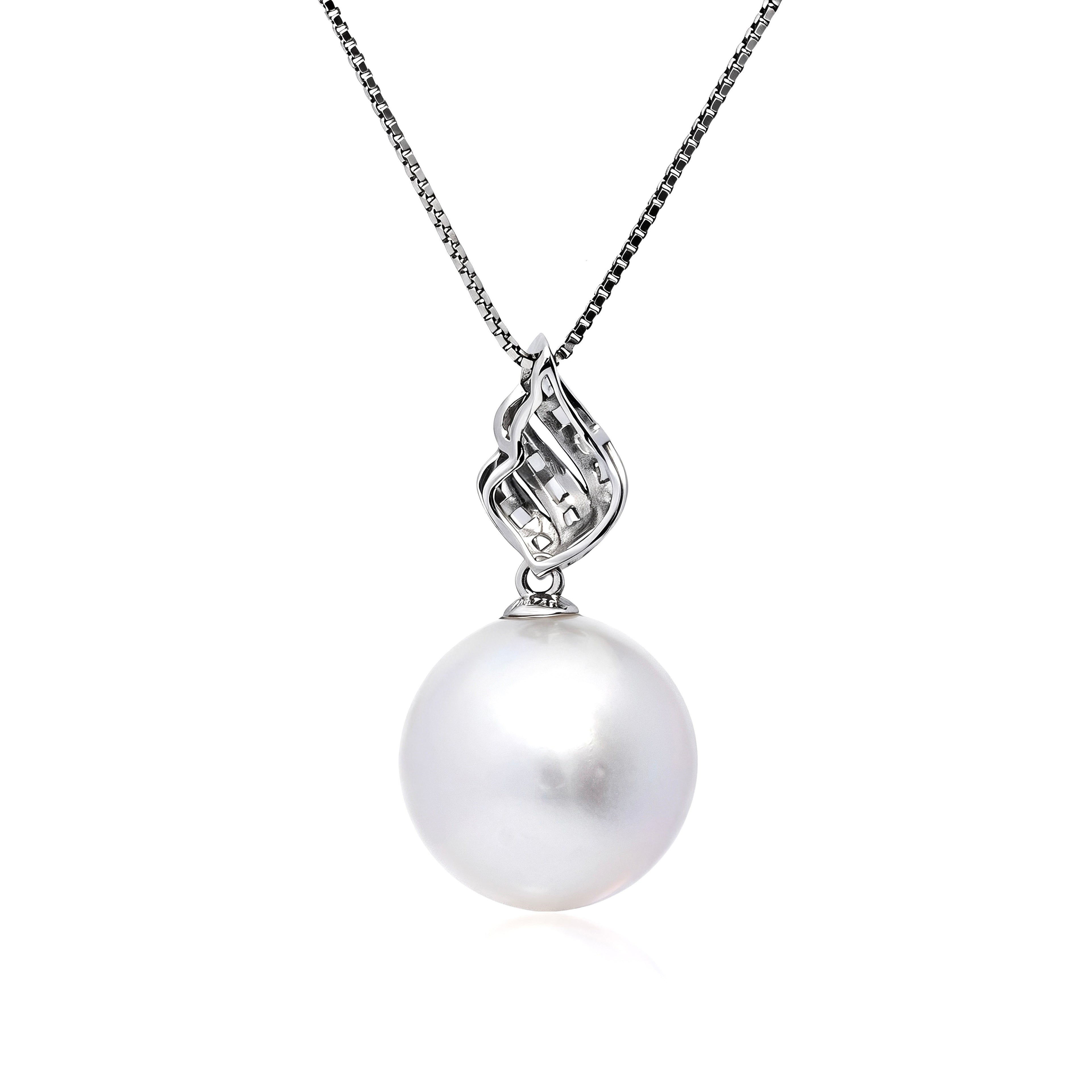 Guild Magnificent Venus 13mm Round South Sea Pearl Pendant Necklace