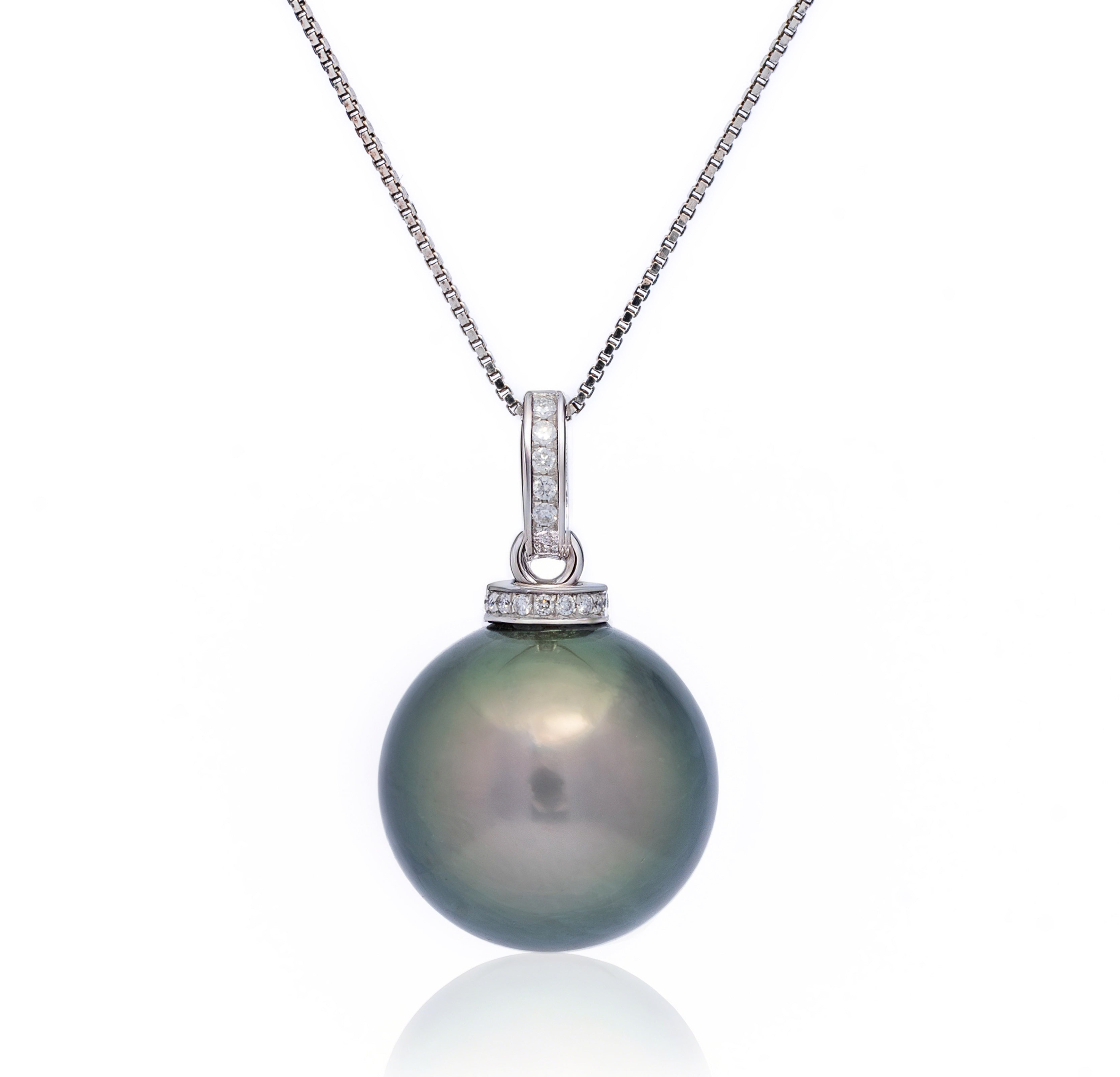 Perlore Estate Large 13.7mm Round Tahitian Pearl & Diamond Pendant in 18K White Gold – Guild Noble Grade